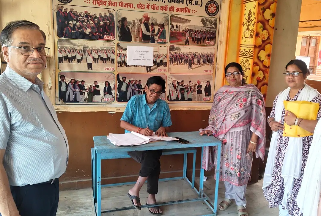 वीं-8वीं की 37 हजार से अधिक कॉपियों का मूल्यांकन शुरूः रायसेन डाइट में 15 मार्च तक चलेगी जांच; अन्य परीक्षाओं के चलते शिक्षकों की कमी posted by Naseem Ali from Raisen