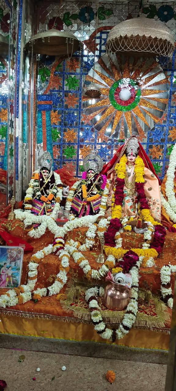 तीन दिवसीय करीला मेला प्रारंभ  श्रद्धालुओं द्वारा करीला मेला पहुंचकर मां जानकी माता के किये दर्शन  posted by  Hemant Yadav from Mungaoli