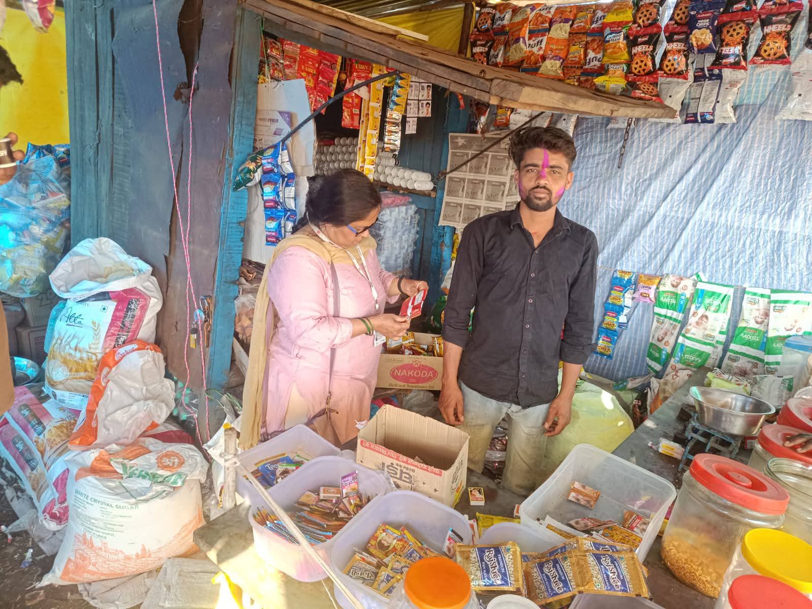 करीला धाम पर खाद्य प्रतिष्ठानों की सघन जांच posted by  Hemant Yadav from Mungaoli