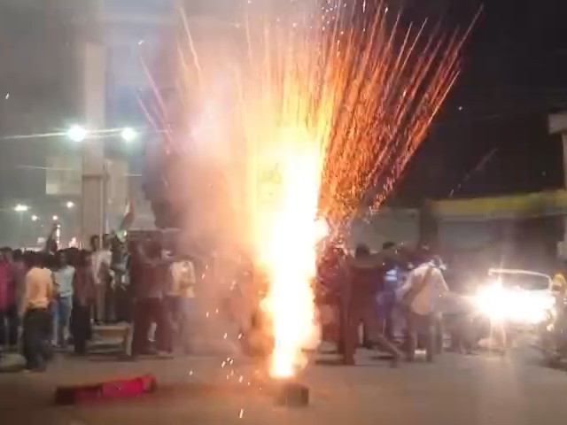 केसली में ऐतिहासिक जीत का जश्न: दिन में उड़ी गुलाल, रात में फूटे पटाखे; भारत की विश्व विजय पर झूमा सागर का यह नगर posted by Manish Kumar Chaubey from Sagar