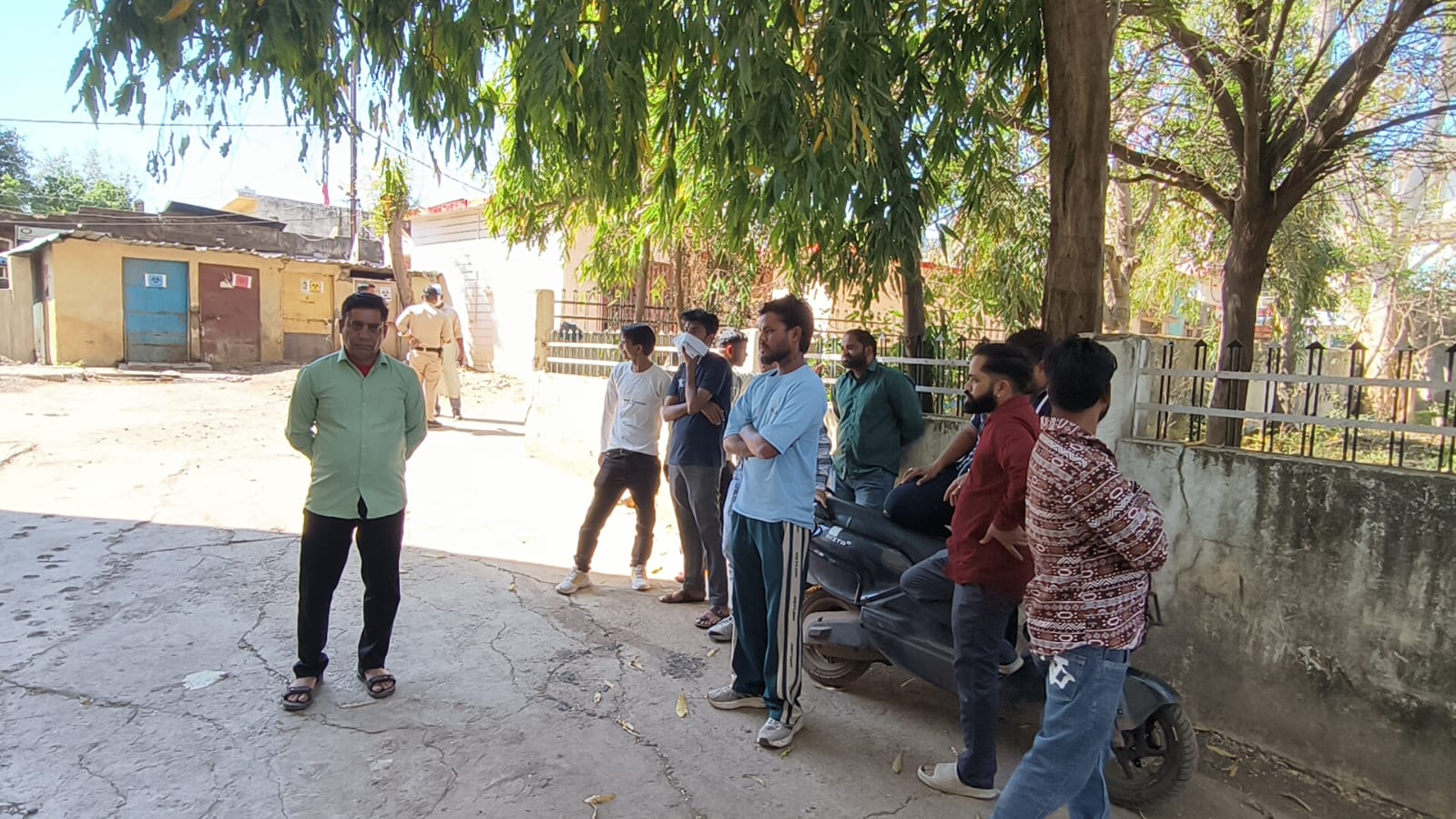 कैंट इलाके में ड्राइवर ने फांसी लगाकर की आत्महत्या, परिवार शादी में गया था बाहर posted by Ved Parkash Arya from Guna