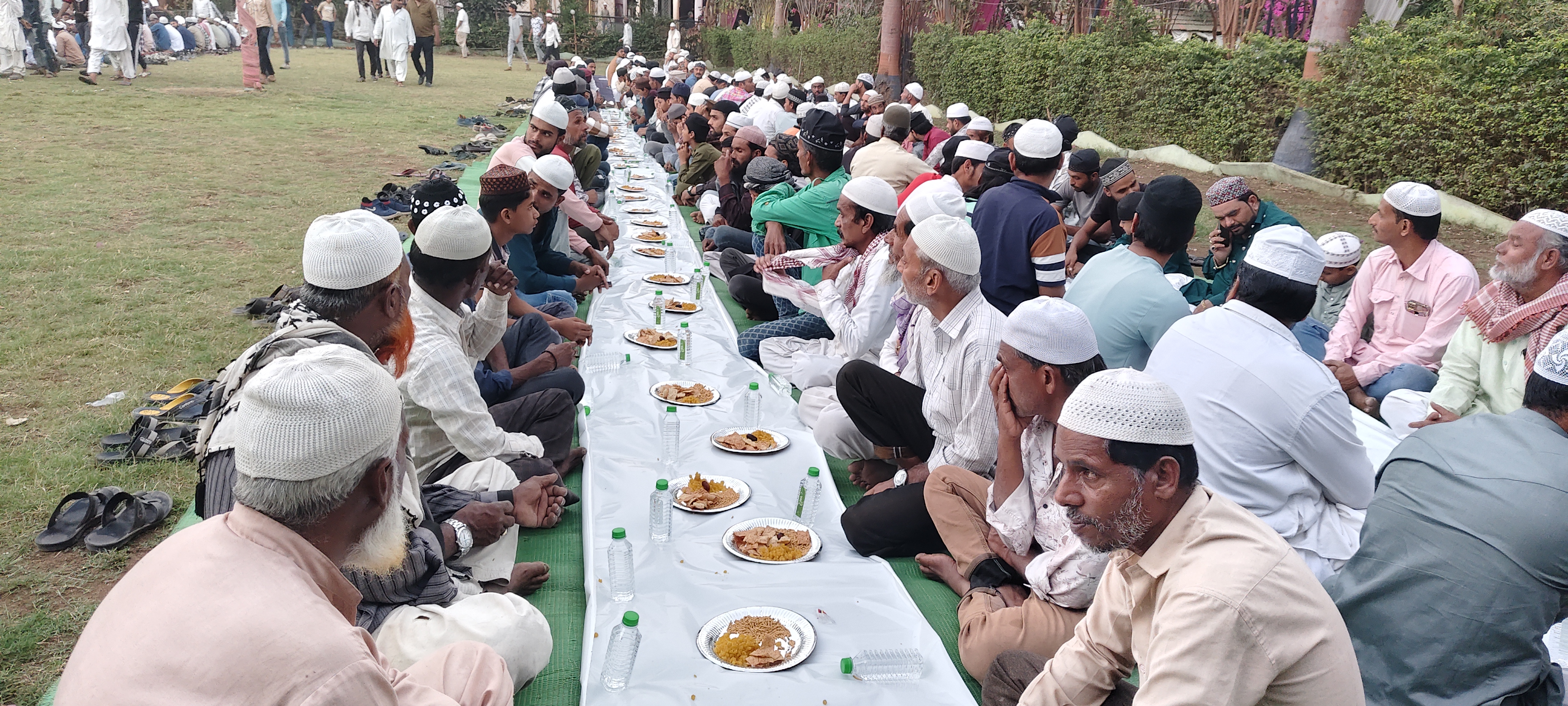 कलीम पठान के नेतृत्व में इफ्तार, कुणाल चौधरी ने कहा— “ना राम खतरे में, ना अल्लाह खतरे में”  धर्म का चश्मा उतारो — युवाओं से अपील posted by Baseem Uddin from Sehore