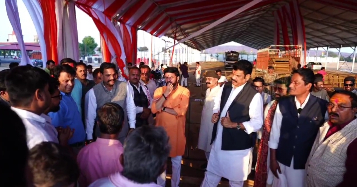 मुख्यमंत्री डॉ. मोहन यादव के आगमन को लेकर तैयारी जोरों पर मंत्री गोविंद सिंह राजपूत ने जनप्रतिनिधियों एवं अधिकारियों के साथ कार्यक्रम स्थल क posted by Kartik Gautam from Sagar