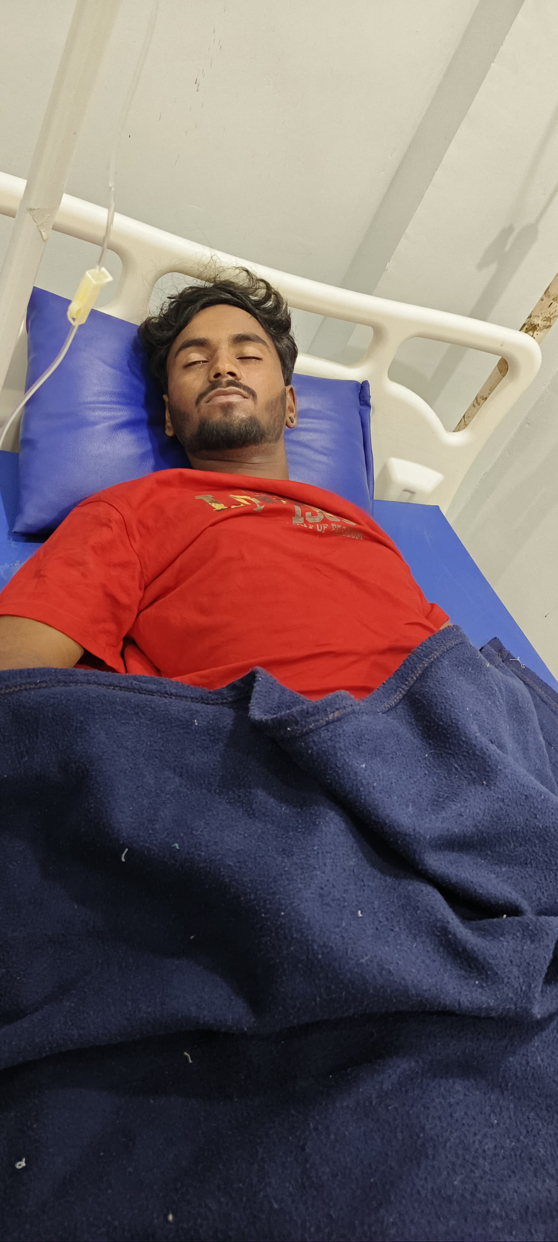 जन्मदिन की खुशी में चली गोली से युवक घायल posted by Ashish Sharma from Ratlam