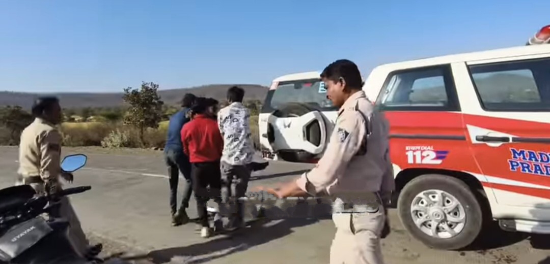 केसली: बेकाबू अज्ञात बोलेरो ने बाइक को मारी जोरदार टक्कर, 5 वर्षीय मासूम की हालत नाजुक posted by Manish Kumar Chaubey from Sagar