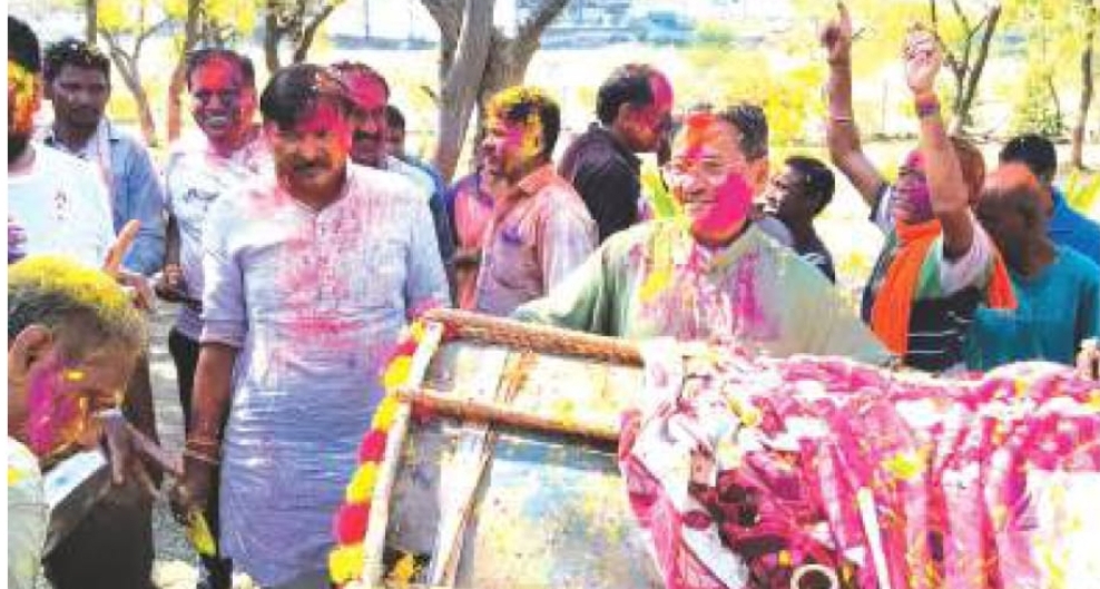 सांसद और पूर्व मंत्री ने आशा आश्रय गृह में मनाई रंग पंचमी posted by Lokesh Davde