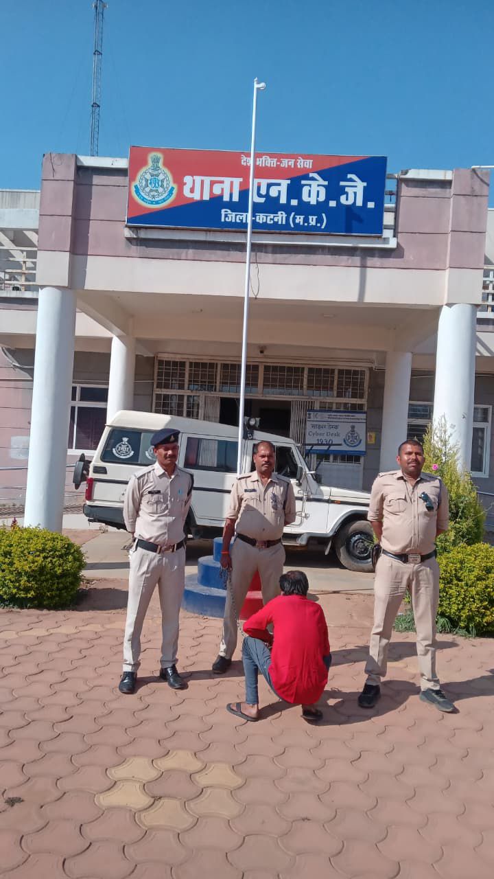 नदी किनारे बजरंग कॉलोनी में एनकेजे पुलिस की दबिश, 3 किलो 811 ग्राम गांजा के साथ तस्कर गिरफ्तार posted by Amit Tiwari  from Katni