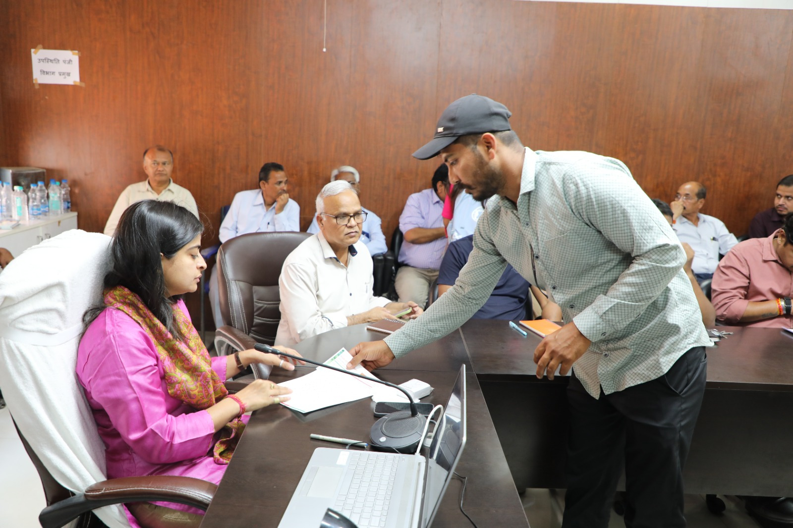 जनसुनवाई में 77 नागरिकों की समस्याओं का समाधान, अधिकारियों को समयबद्ध कार्रवाई के निर्देश posted by Durgesh Bhatt from Hoshangabad