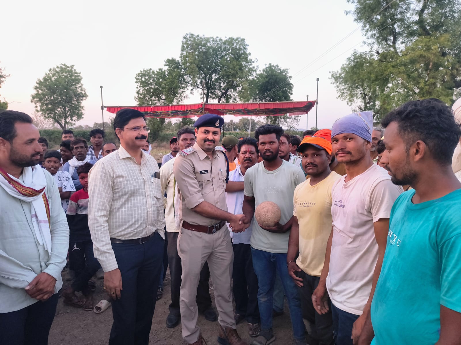 होली के शुभ अवसर पर ग्राम सायर में  भव्य तीन दिवसीय वॉलीवाल प्रतियोगिता का हुआ आयोजन posted by Nagin Mhajan