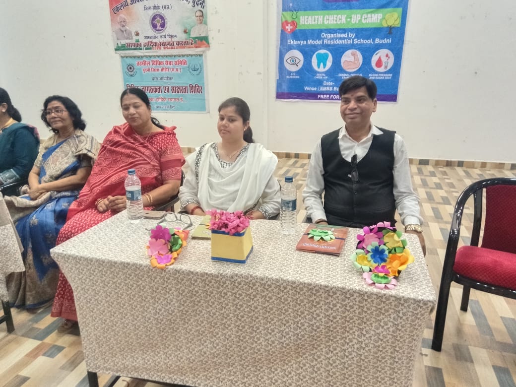 एकलव्य आदर्श आवासीय विद्यालय बांसापुर में विधिक जागरूकता शिविर आयोजित posted by Kamlesh Panchal from Budhni