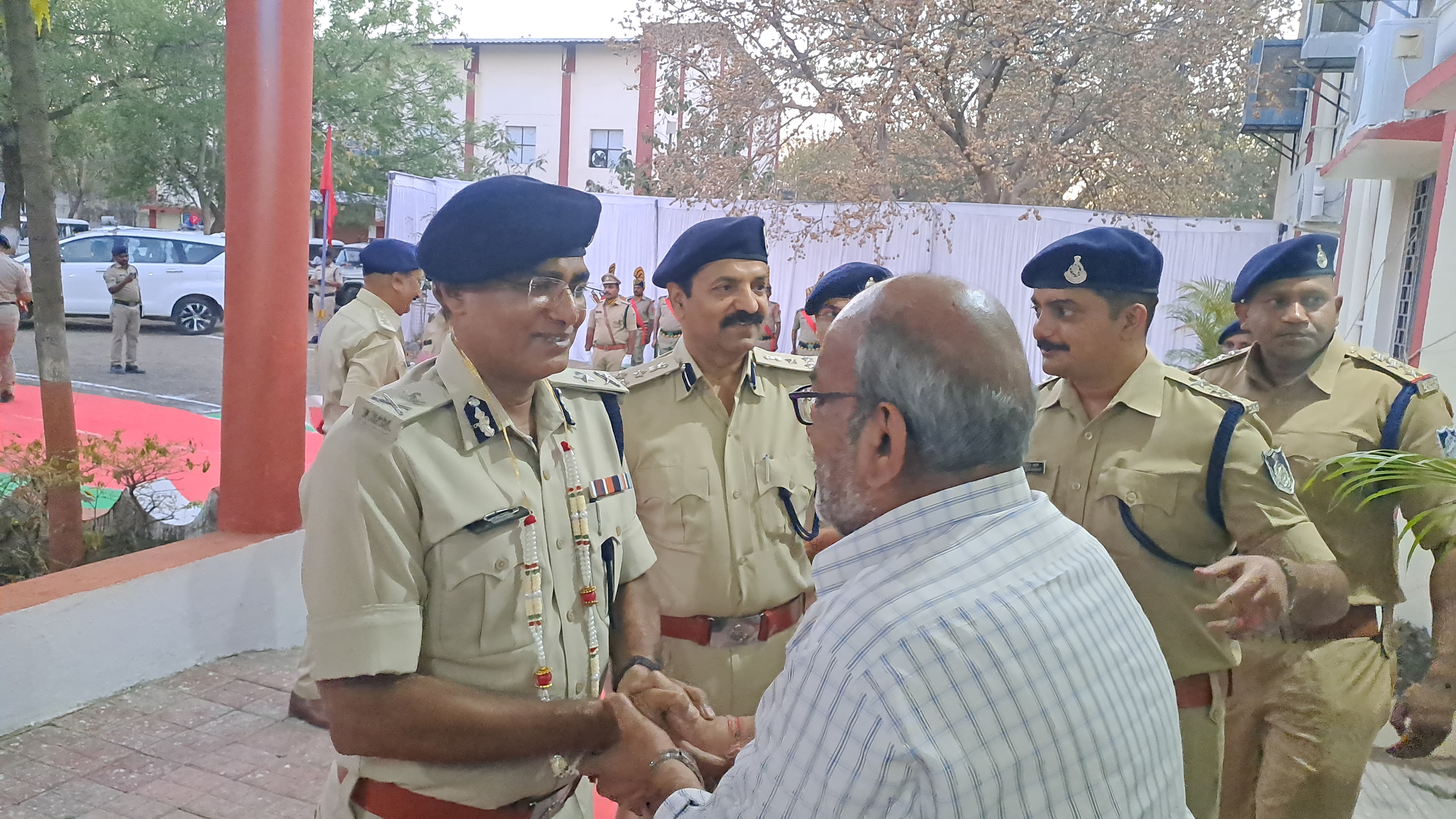 इंदौर पुलिस महानिरीक्षक ग्रामीण अनुराग से समाजसेवियों ने की मुलाकात posted by Nitin Jhawar