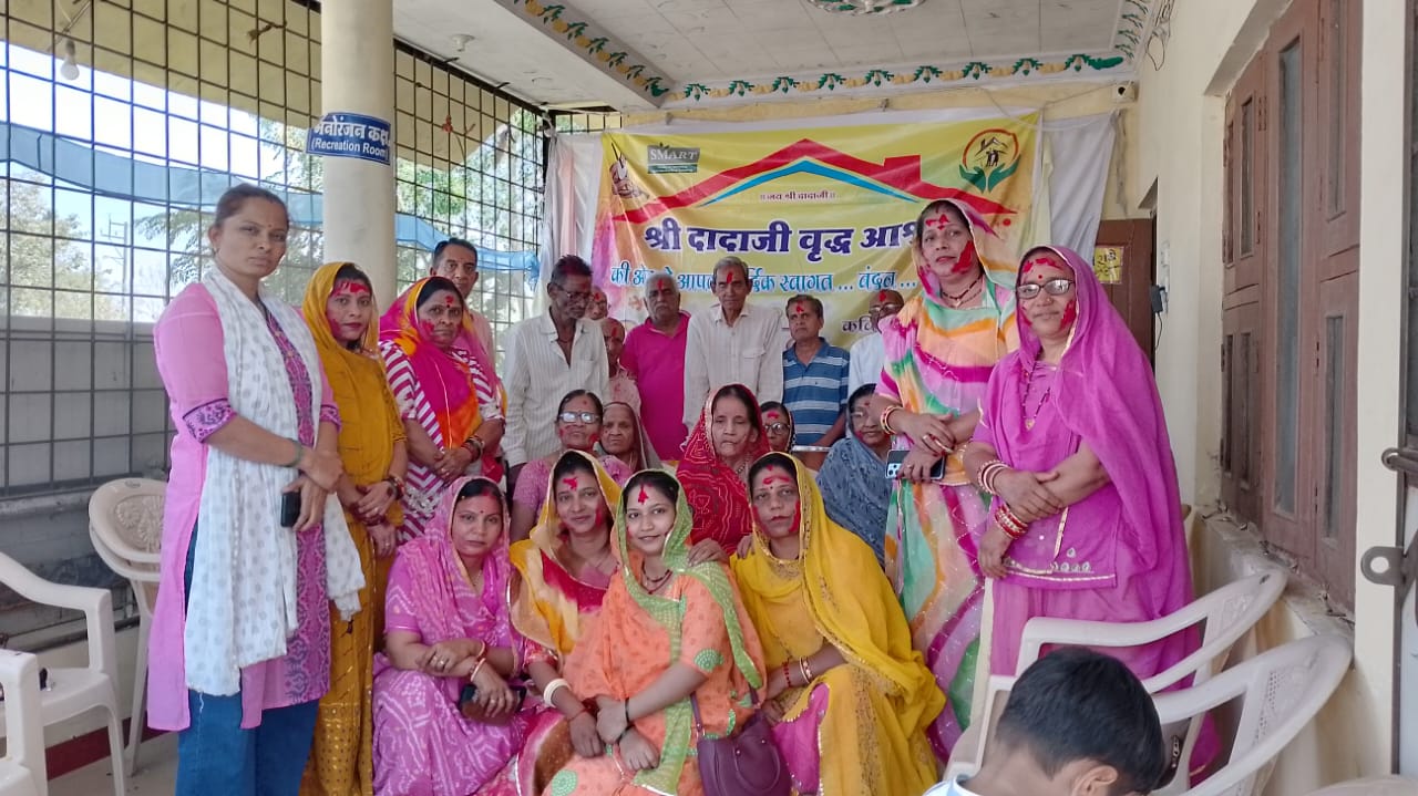 श्री दादाजी वृद्धाश्रम में करनी सेना महिला विंग द्वारा होली उत्सव मनाया गया posted by Nitin Jhawar