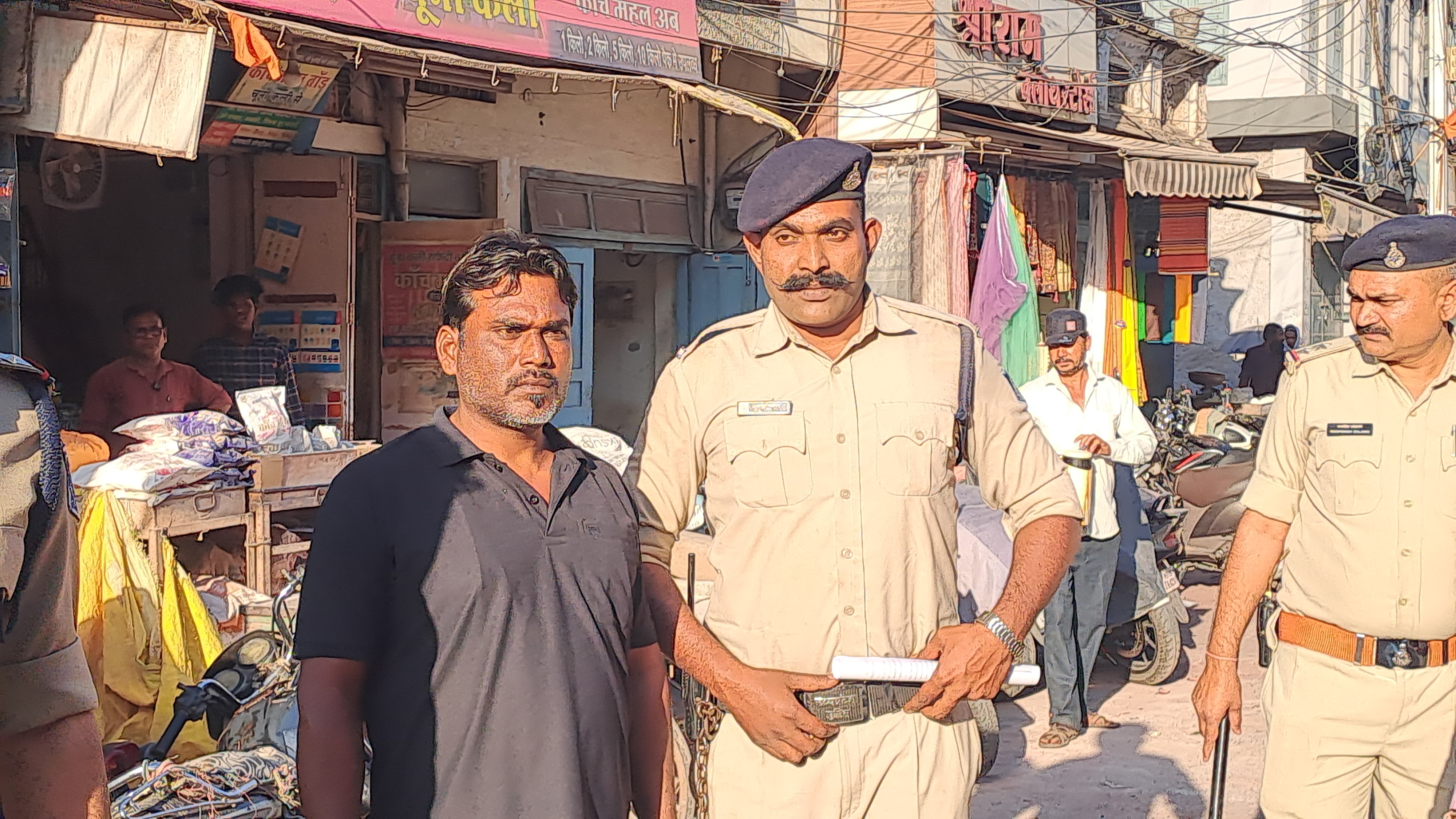 सोशल मीडिया पर आपत्तिजनक पोस्ट डालने पर आरोपी का निकाला जुलूस posted by Nitin Jhawar