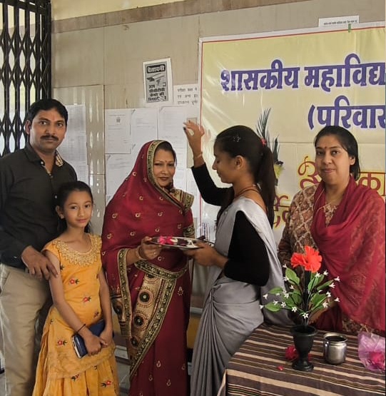शासकीय महाविद्यालय आलोट में पूर्व छात्र सम्मेलन: विद्यार्थियों को दिया 'लक्ष्य साधने' का संदेश