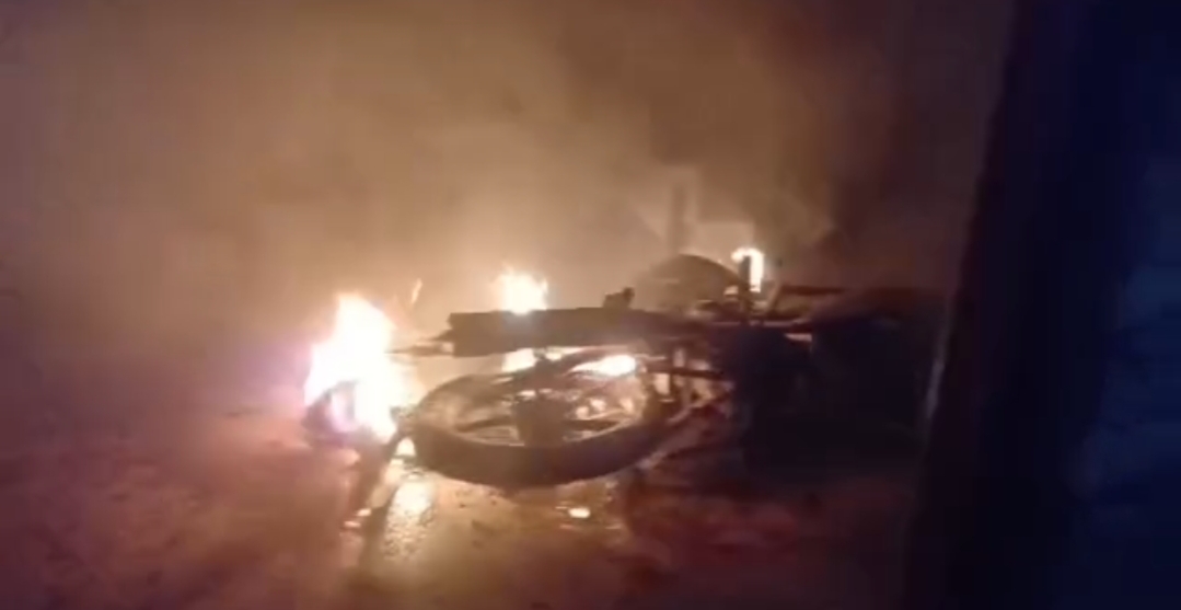 जीजा साले के झगड़े में जली बाइक से दहशत posted by Irfan Khan  from Shahdol