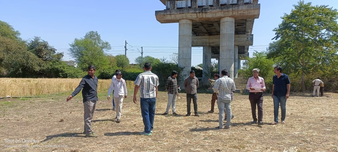 एक दशक का इंतजार खत्म: ताल-आलोट रेलवे ओवरब्रिज की बाधा दूर, प्रशासन ने विवादित भूमि पर लिया कब्जा posted by Durga Shankar Pahadiya from Alot