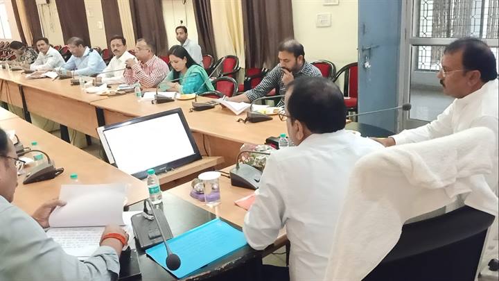 गाईड लाईन वर्ष 2026-27 के लिए जिला मूल्यांकन समिति की बैठक संपन्न