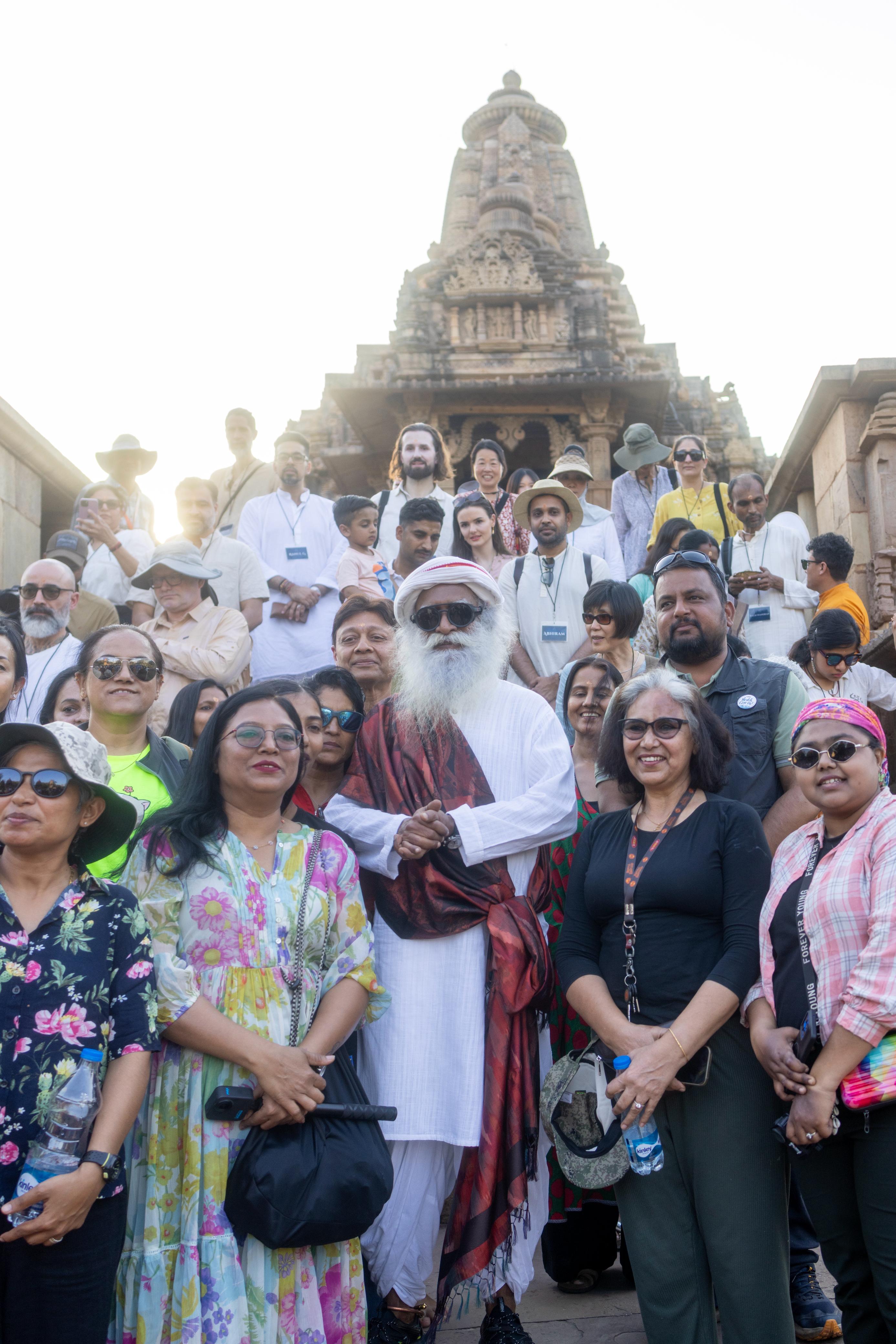 क्वींस ऑन द व्हील 3.0 महिला बाइकिंग टूर ने खजुराहो में रचा इतिहास posted by State News AI Desk 