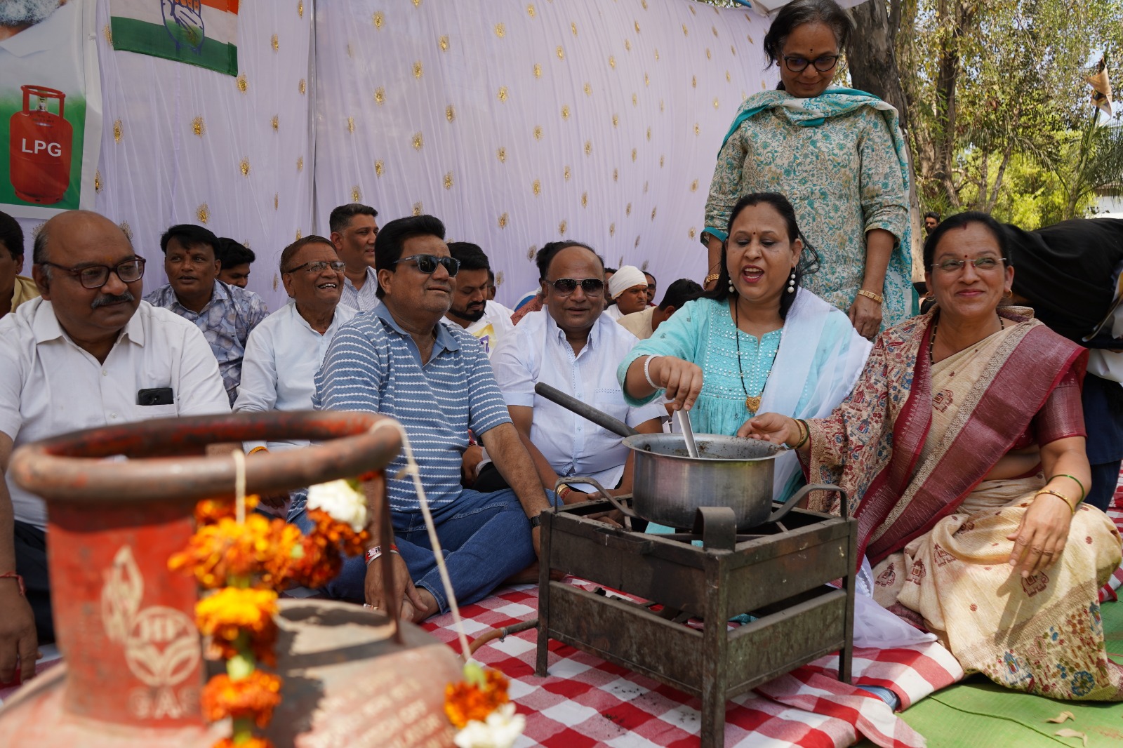नाम नरेंद्र, काम सरेंडर… गैस संकट और महंगाई पर बैतूल में कांग्रेस ने किया बड़ा प्रदर्शन
