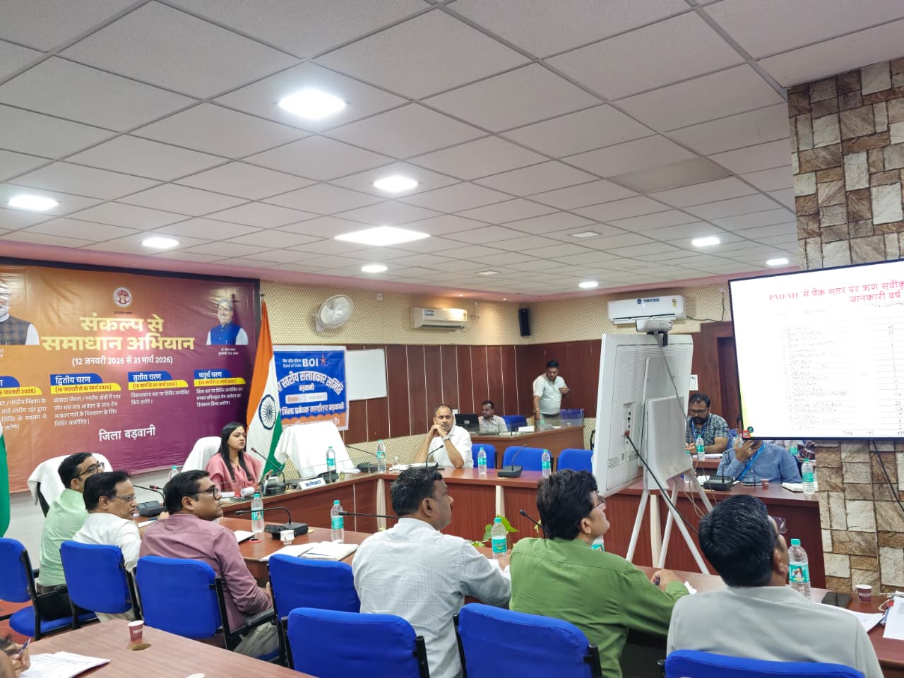 बड़वानी में रसोई गैस और ईंधन का पर्याप्त स्टॉक; कलेक्टर ने कहा— पैनिक बुकिंग न करें उपभोक्ता, कालाबाजारी करने वालों पर होगी सख्त कार्रवाई posted by Lokesh Davde