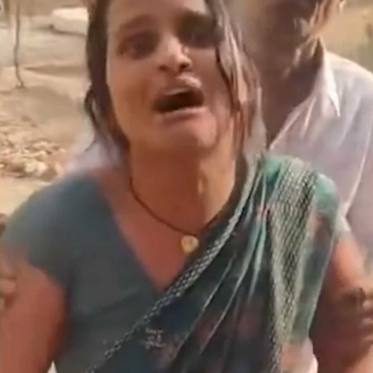 डभौरा में युवक की संदिग्ध मौत पर परिजनों का हंगामा posted by Arvind Tiwari from Teonthar