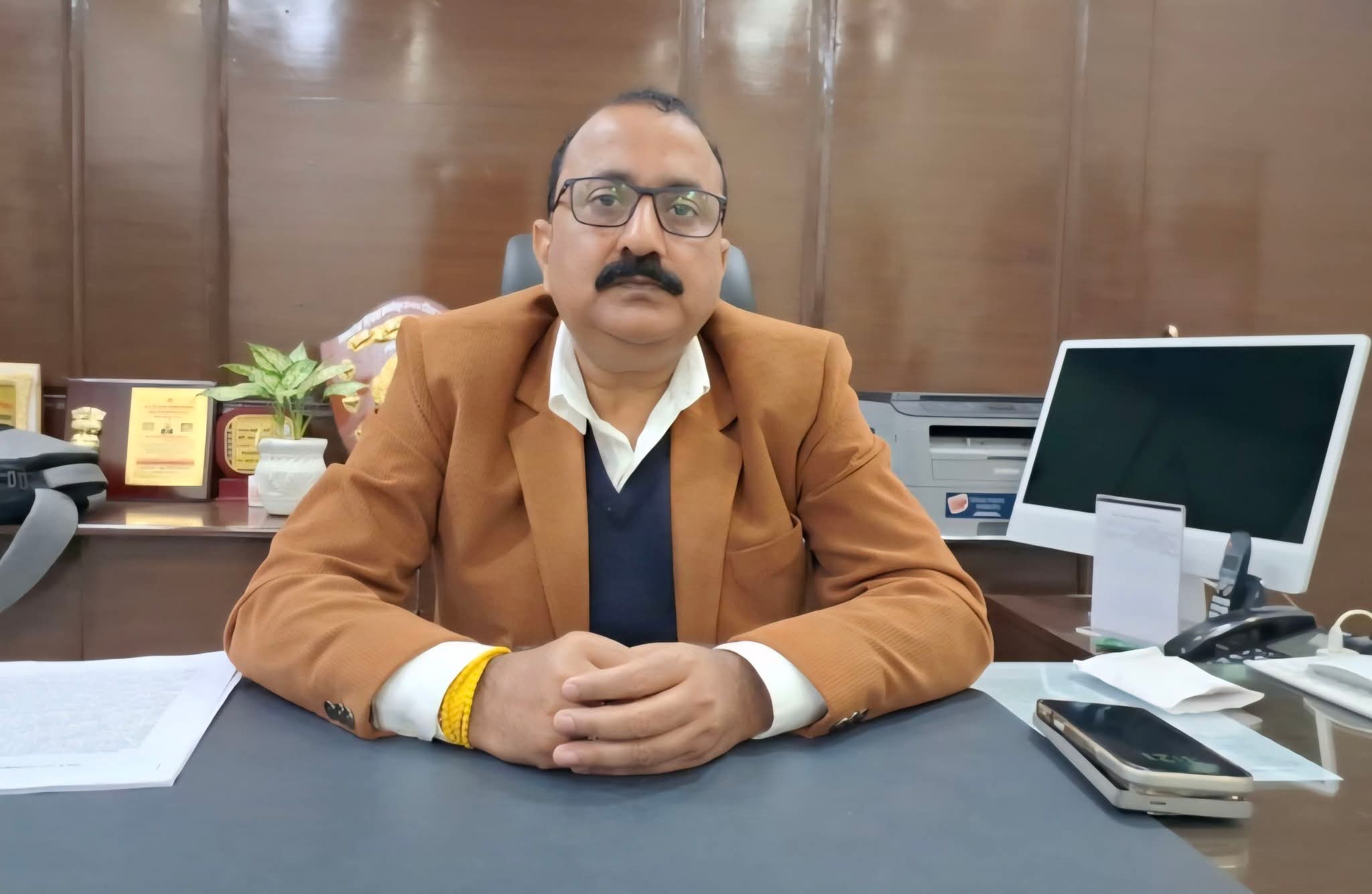 अब गैस सिलेंडर के लिए नहीं होगी परेशानी, प्रभारी कलेक्टर Namah Shivay Arjariya ने बनाया कंट्रोल रूम का सुरक्षा चक्र posted by Amit Kumar Awasthi