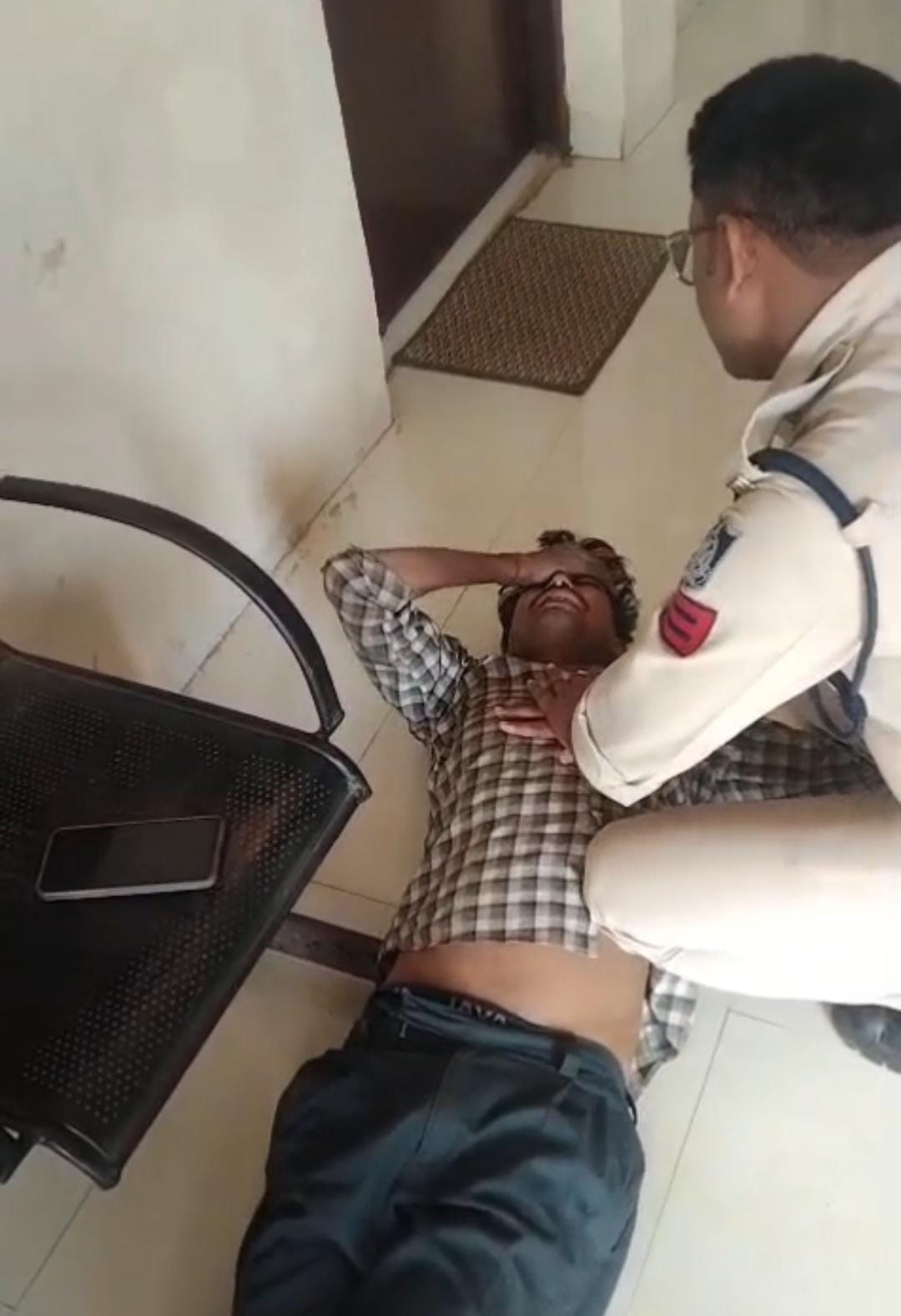 भानगढ़ थाने के पुलिस जवान की हर जगह तारीफ  posted by Pratipal Rajput from Sagar