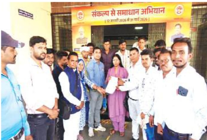 आजाद अध्यापक संघ ने कहा कि डेढ़ दशक में नहीं हुआ हमारा नियमितिकरण posted by Lokesh Davde