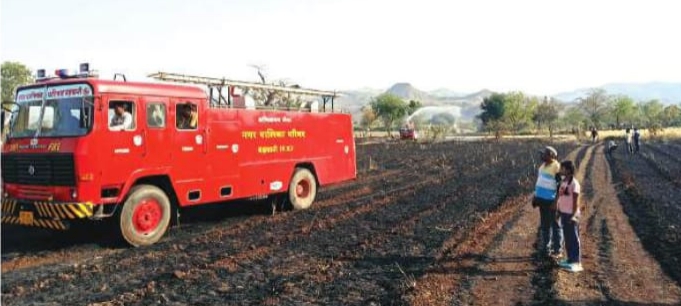 गेहूं कटाई के दौरान खेत में लगी आग, 15 एकड़ क्षेत्र में 300 क्विंटल गेहूं जलकर खाक posted by Lokesh Davde