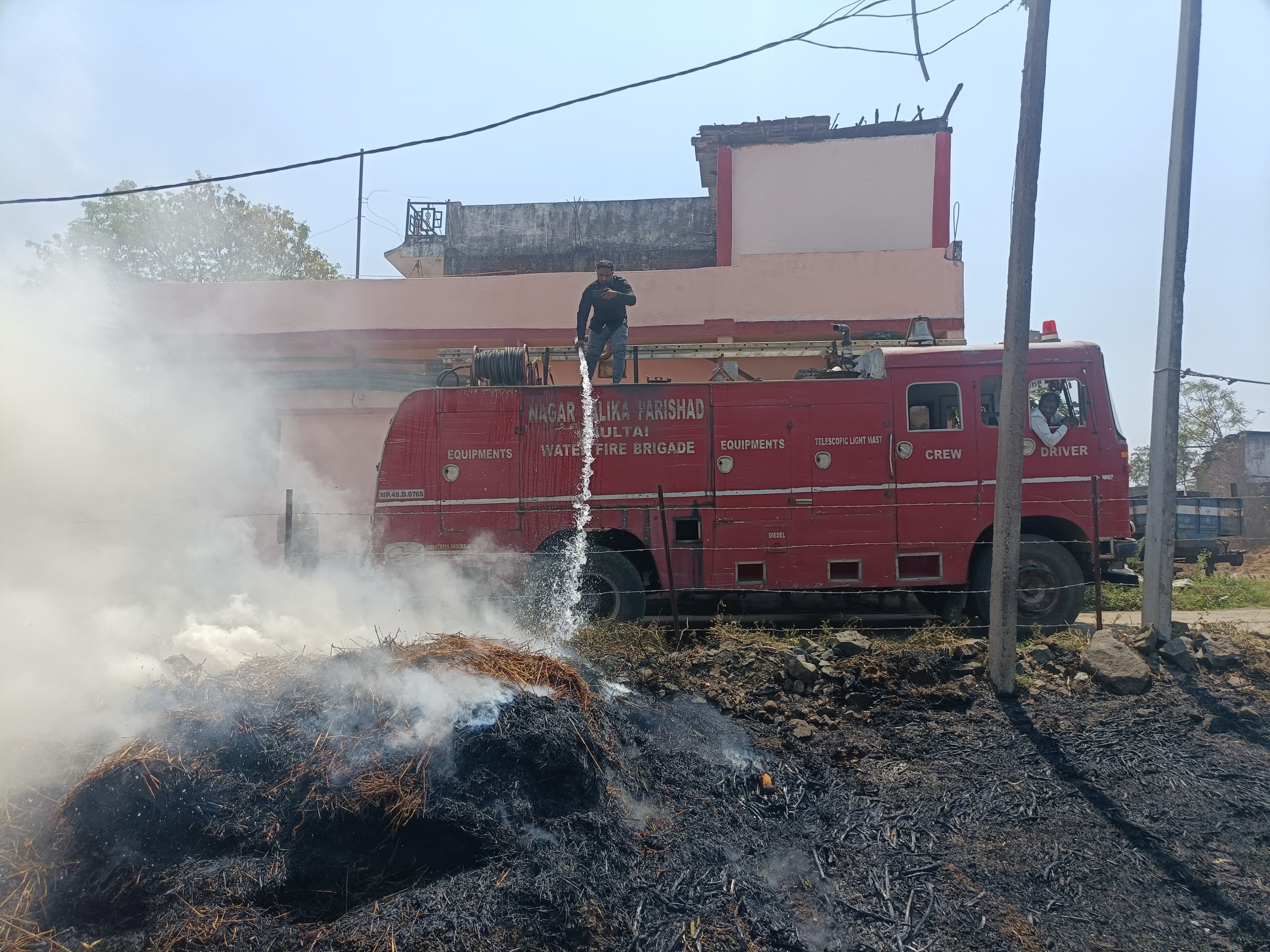 मुलताई: एक दिन मे तीन जगहों पर लगी आग, फायर टीम ने पाया काबू  posted by Mohammad Afsar  from Multai
