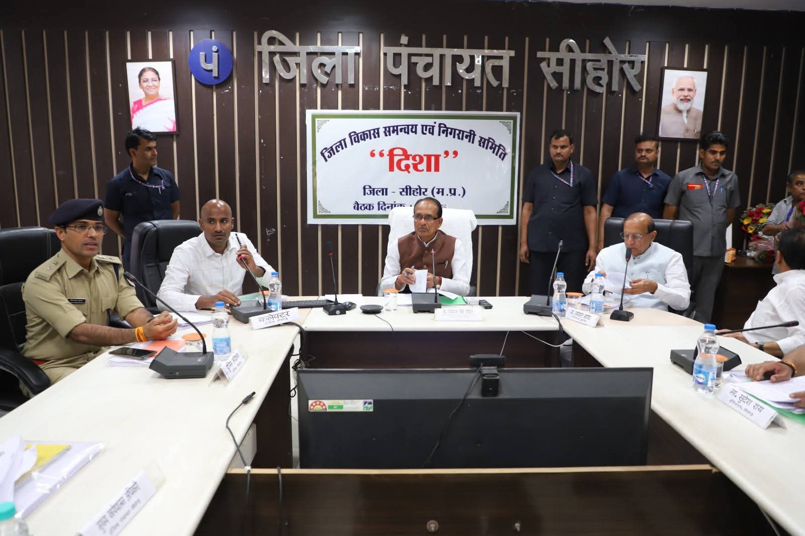 दिशा बैठक में शिवराज का बड़ा संदेश: गरीबों के घर नहीं टूटेंगे, पट्टा देकर मिलेगा आवास का हक posted by Naphis Khan from Ichhawar