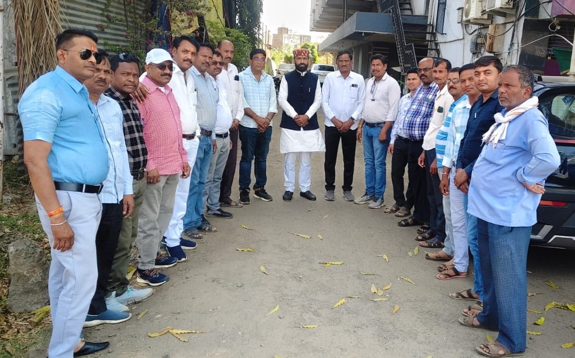 भाजपा प्रदेश अध्यक्ष के निवास पर पहुंचकर पंचायत सचिव संगठन के प्रदेश posted by Sachin Jain from Betul