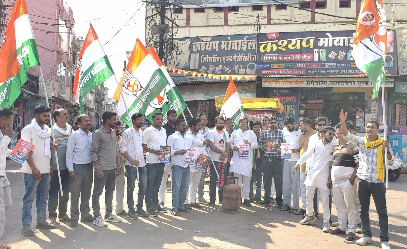 अनूपपुर: एलपीजी सिलेंडर की कमी पर युवा कांग्रेस का विरोध प्रदर्शन posted by Kishor Kumar Soni  from Anuppur