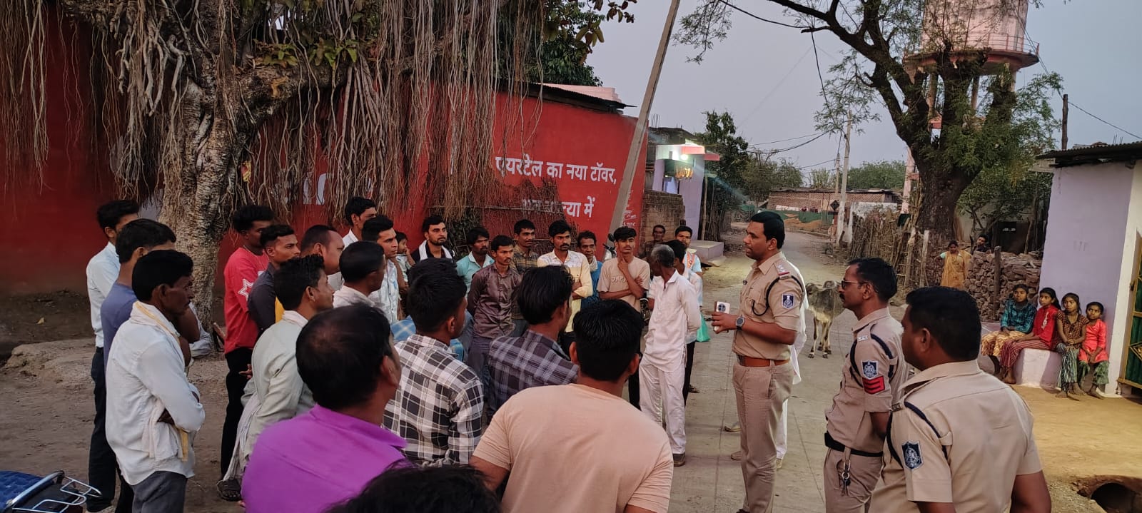 सतवास: आगामी त्योहारों को लेकर थाना प्रभारी ने की जनचौपाल का आयोजन