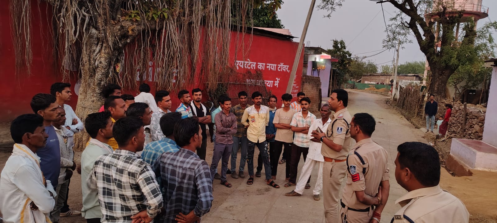 सतवास: आगामी त्योहारों को लेकर थाना प्रभारी ने की जनचौपाल का आयोजन