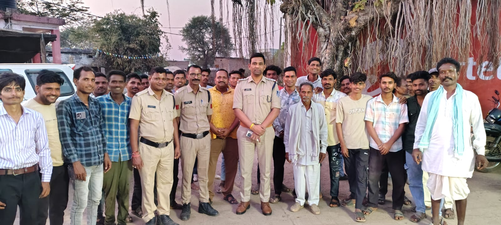 सतवास: आगामी त्योहारों को लेकर थाना प्रभारी ने की जनचौपाल का आयोजन