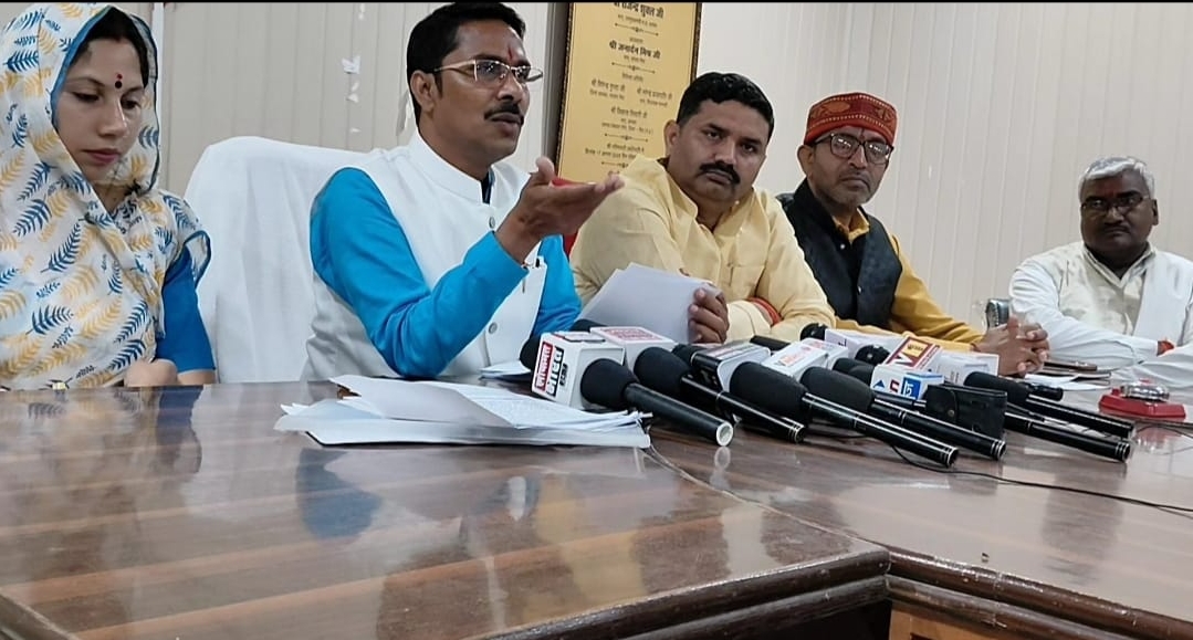 *मनगवां में विकास की रफ्तार तेज, विधायक इंजी नरेंद्र प्रजापति ने पेश किया 2 साल का रिपोर्ट कार्ड* 