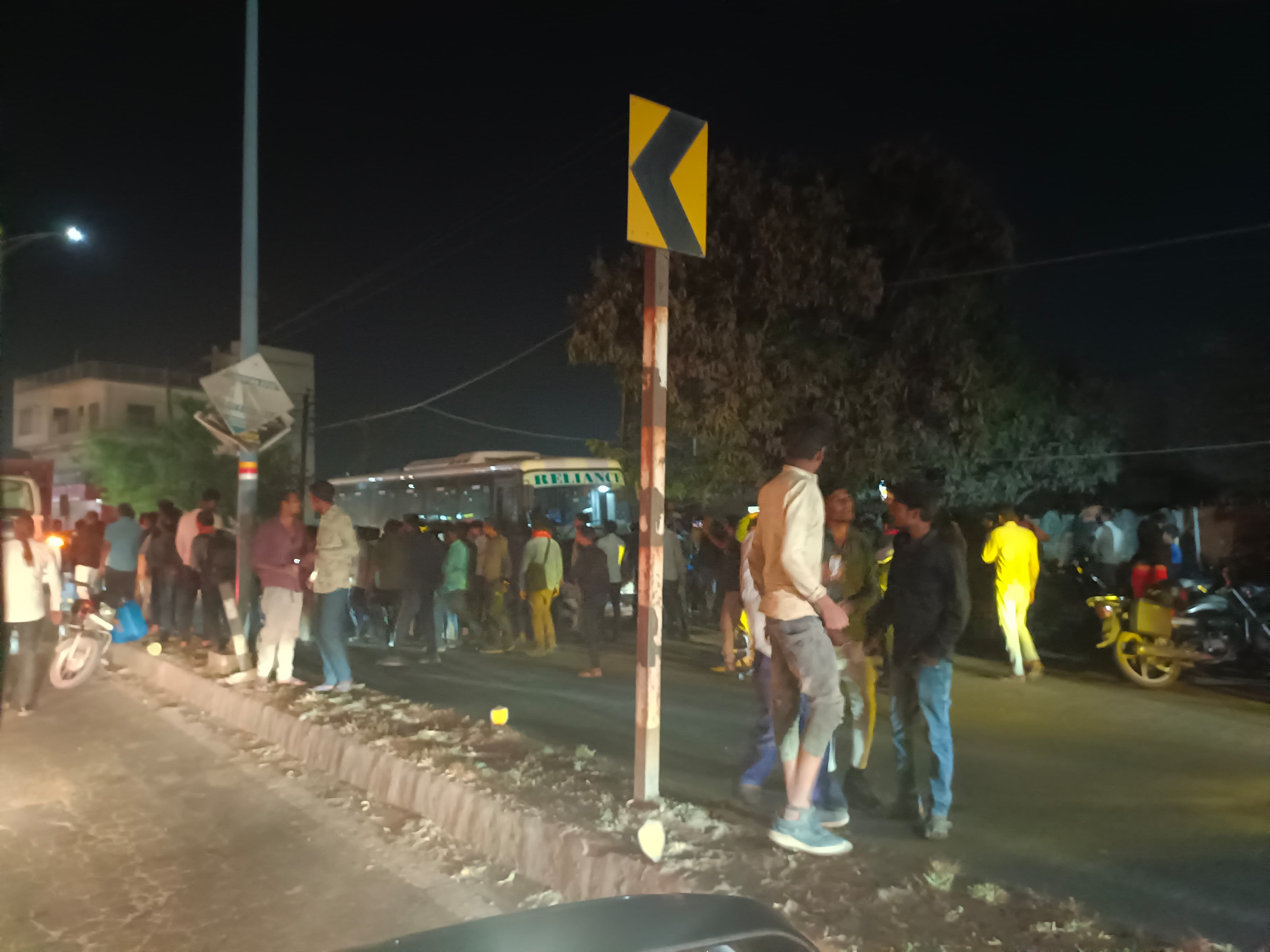 जिले की सड़कों पर 'अडानी के काल' का नंगा नाच: विकास के नाम पर बिछ रही  लाशें posted by Avnish Sharma from Singrauli