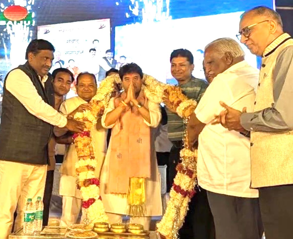 सिंधिया के साथ गुना में संवाद समाधान कार्यक्रम posted by Ved Parkash Arya from Guna