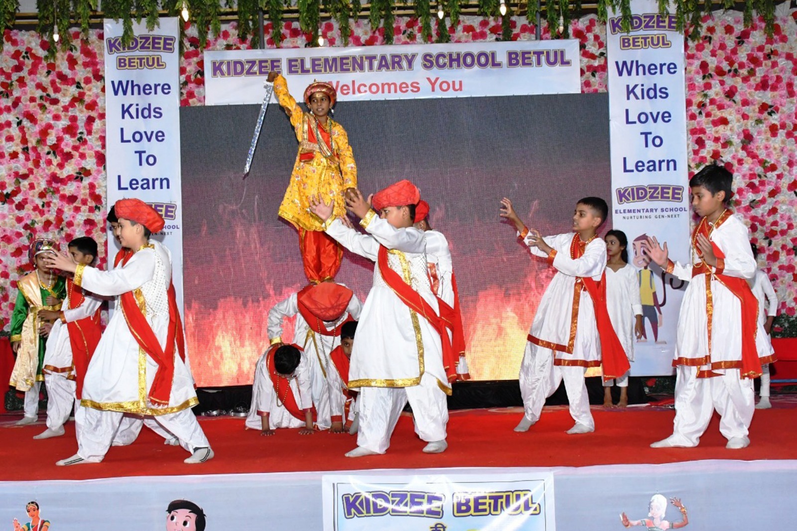 वर्तमान परिपेक्ष्य के मुद्दों को नृत्य व नाटक से बच्चों ने बताया* posted by Sachin Jain from Betul