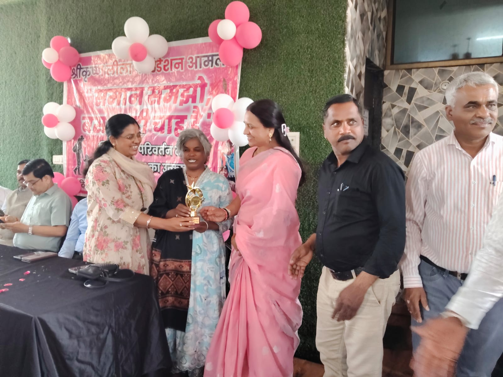 *संयुक्त परिवार की धुरी महिलाएं ही होती हैं : एम.एम. कटियार* posted by Mohammad Asif Langha from Amla