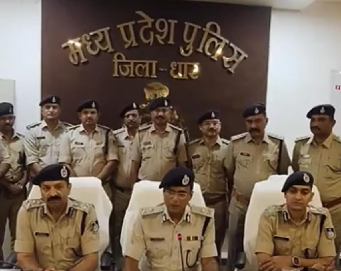 नकली इंकम्टेक्ष् अधिकारियों की धर पकड़ posted by Ghanshyam Patidar from Kukshi