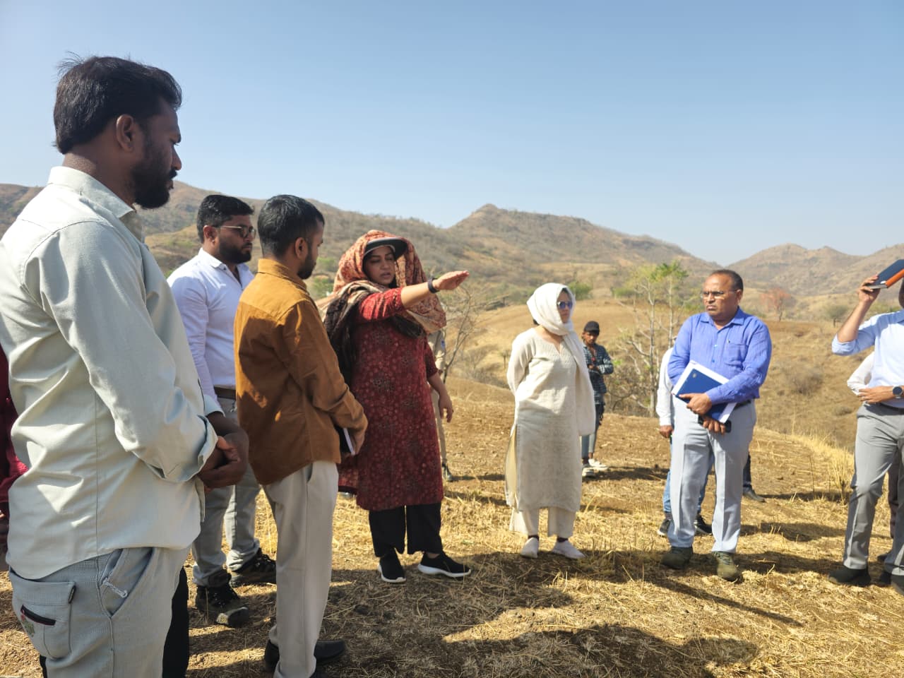 कलेक्टर ने किया नवीन तालाबों के निर्माण के लिए चिह्नित स्थलों का निरीक्षण posted by Lokesh Davde