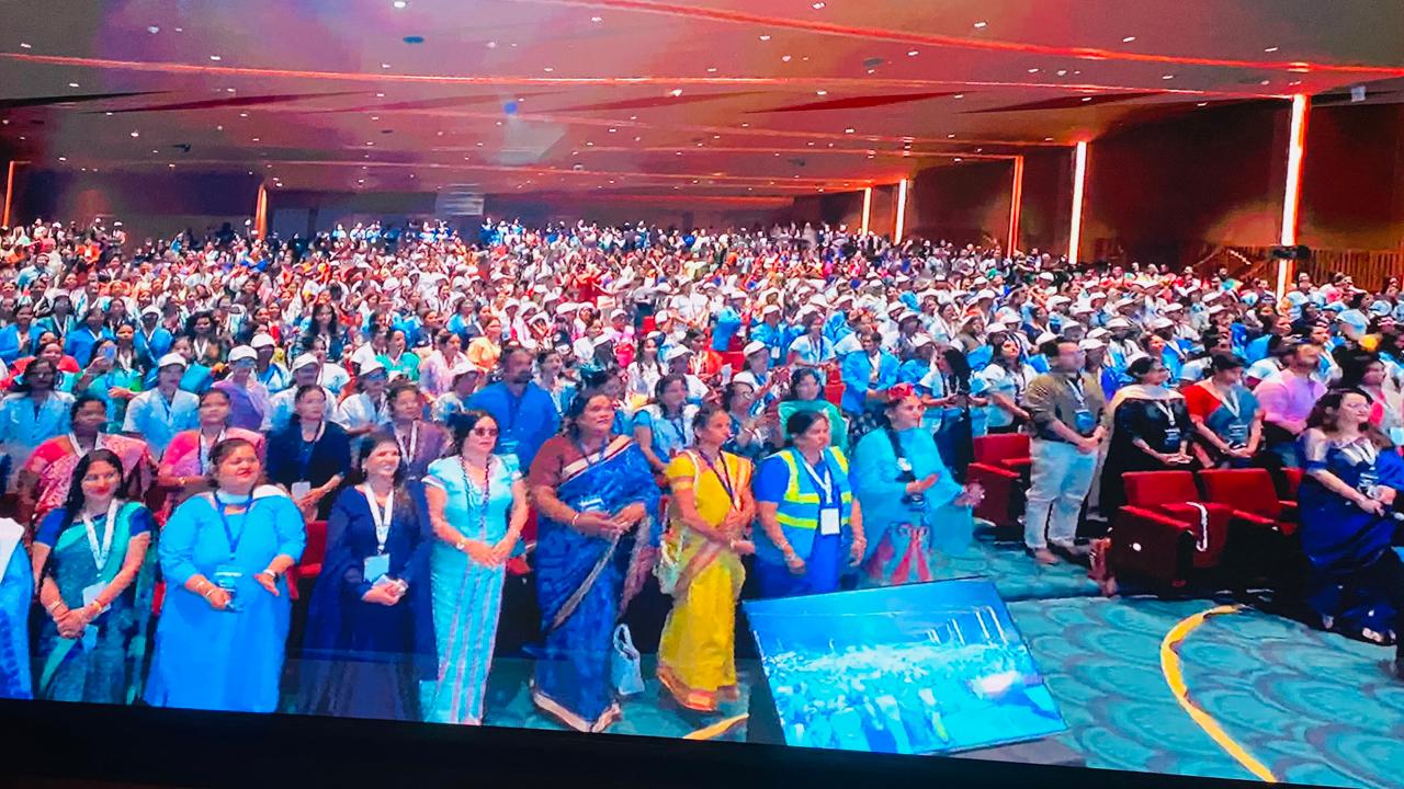 अमृत मित्र महिलाओं का नई दिल्ली में हुआ सम्मान posted by Lokesh Davde