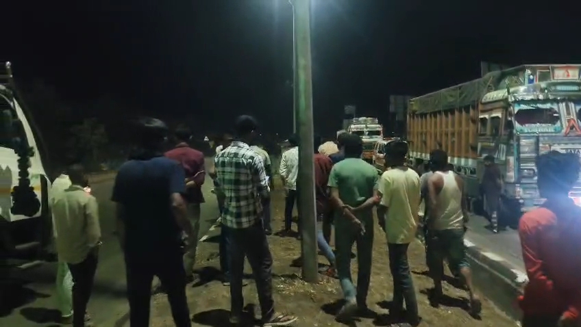 ट्रक चालकों का आक्रोश फूटा सोहागी आरटीओ चेक पॉइंट पर posted by Arvind Tiwari from Teonthar