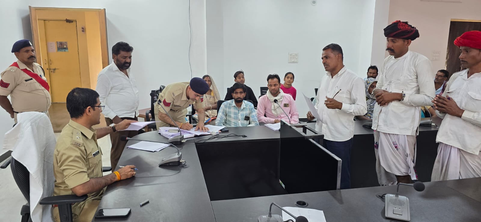 जनसुनवाई में पहुंचे 17 शिकायतकर्ता, पुलिस अधीक्षक ने अधिकारियों को दिए गए प्राथमिकता से निराकरण के निर्देश posted by Vijay Singh Malviya  from Sehore
