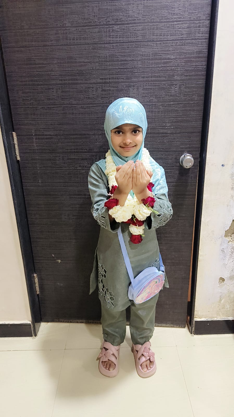 *नन्हीं रूही की इबादत ने जीता सबका दिल, 6 साल की उम्र में रखा रोजा* posted by Mohammad Asif Langha from Amla