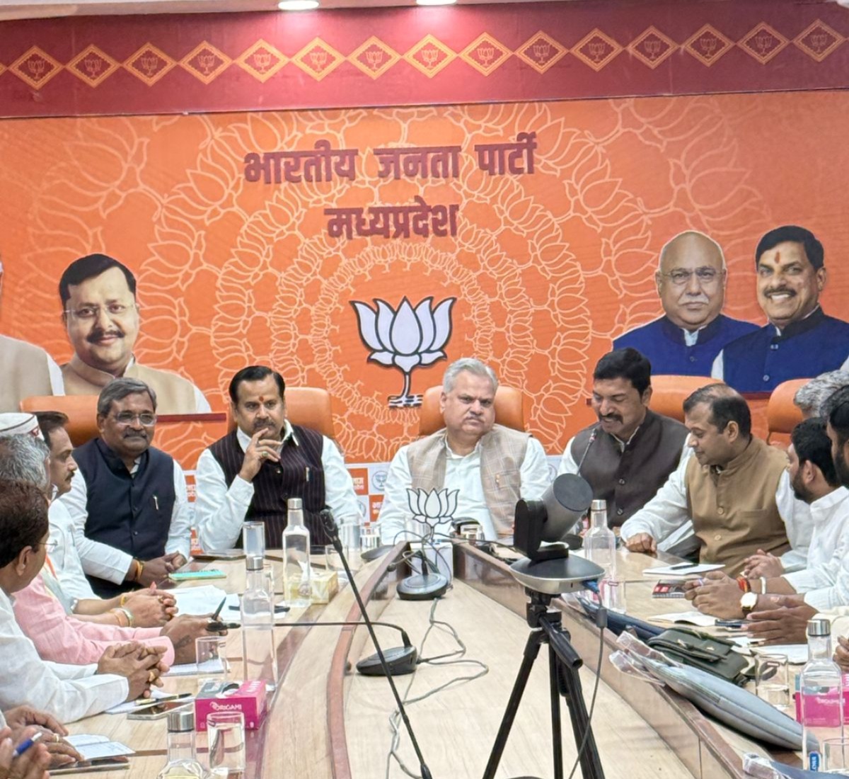 भोपाल: भाजपा कार्यालय में अनुसूचित जनजाति मोर्चा की महत्वपूर्ण बैठक संपन्न posted by State News AI Desk 