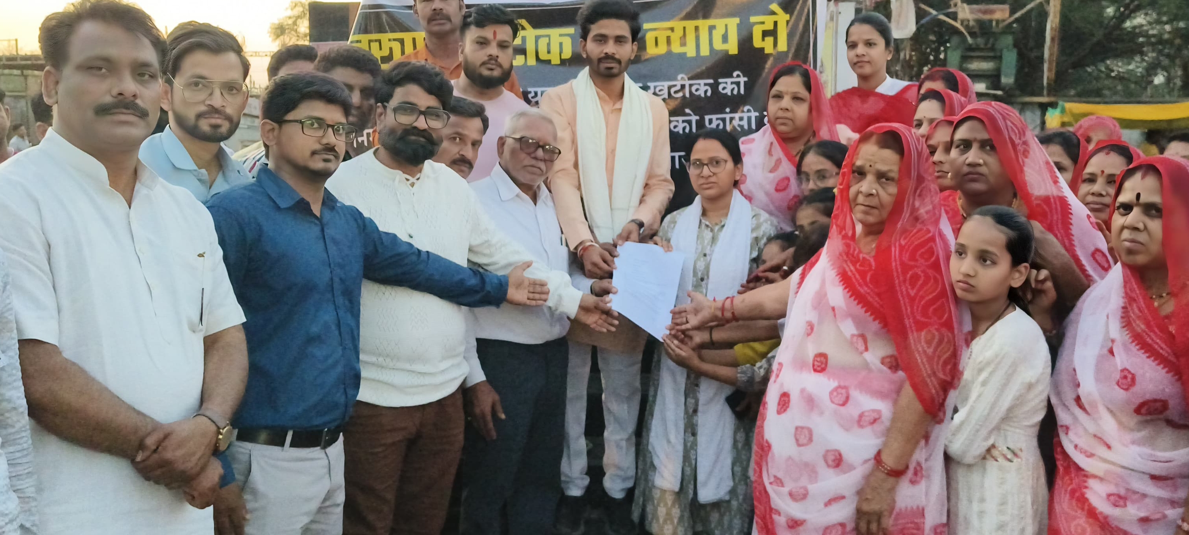 होली के दिन हुई तरुण खटीक की निर्मम हत्या से दहला देश, आलोट में उबाल पर आक्रोश—सड़कों पर उतरे समाजजन, दोषियों को फांसी देने की उठी बुलंद मां posted by Durga Shankar Pahadiya from Alot