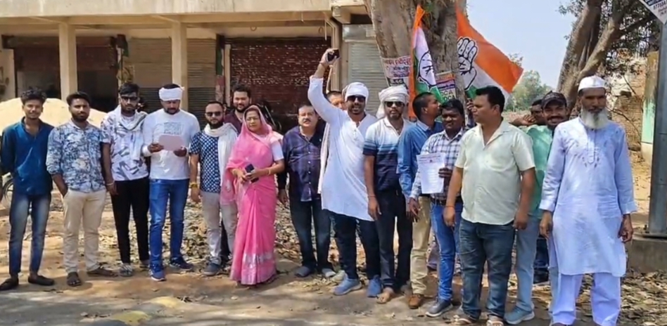बिसिंहपुरपाली ब्लॉक अध्यक्ष रवि मिश्रा के द्वारा तहसील पाली को सौंपा गया ज्ञापन 